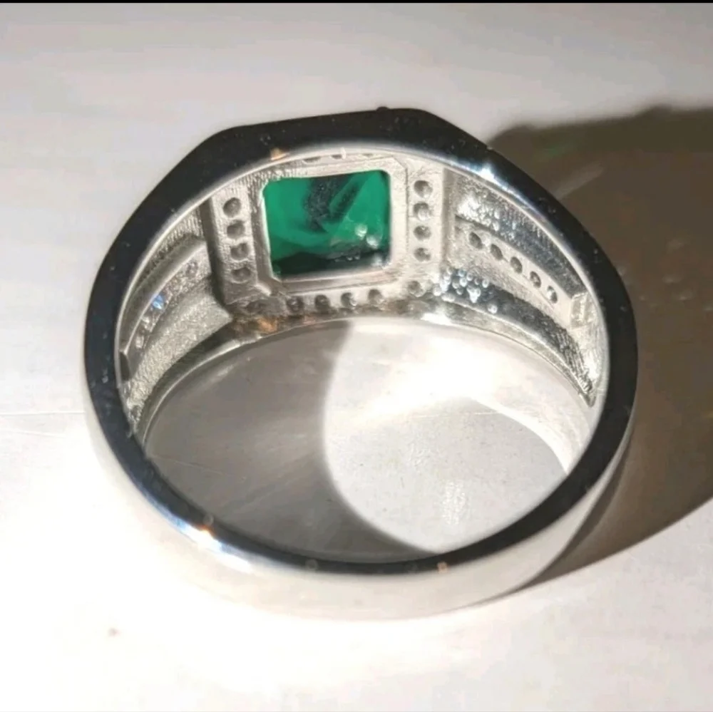 Silvery Classic Men's emerald green Gemstone Lab Created Diamond Ring Size 9